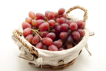 Rote Trauben im Korb