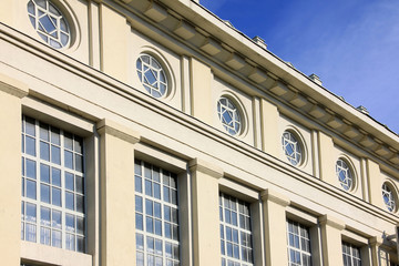 Obraz premium Detail of functionalist Prague Waterworks with Statues