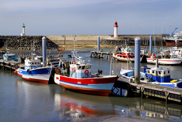 Port de La Cotini&egrave;re et ses deux phares sur l'&icirc;le d'Ol&eacute;ron