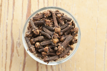 cloves in bowl