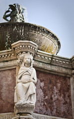 Fototapeta na wymiar Szczegóły Fontana Maggiore w Perugii