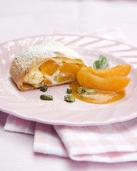 marillen Topfenstrudel