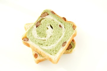 2枚の抹茶渦巻きパン