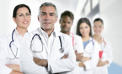 Fototapeta premium expertise doctor multiracial nurse team row