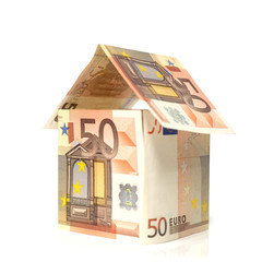 Maison construite en billet de 50 euros