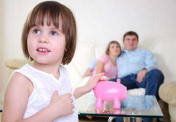 Obraz na płótnie Canvas little girl hides her money