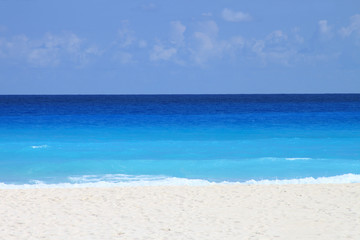 Fototapeta na wymiar Cancun Mexico beautiful beaches