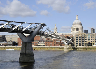 Fototapeta na wymiar Millennium Bridge and St Pauls Cathedral, London