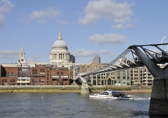 Fototapeta na wymiar Millennium Bridge and St Pauls Cathedral, London