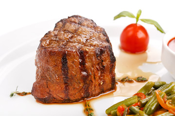 Grilled steak with vegetables