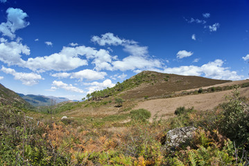 Fototapeta na wymiar Góry i doliny Korsyki
