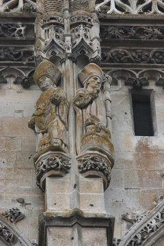 Statues sur façade église de la Madeleine - Verneuil-sur-Avre