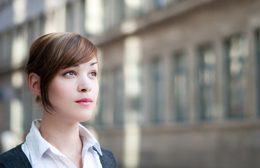 Gesch&auml;ftsfrau blickt in die Zukunft