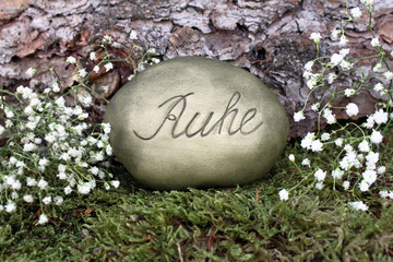 Stein mit der Inschrift Ruhe