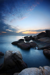 Fototapeta na wymiar Morze kamieni o zachodzie słońca