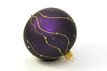 Lila Weihnachtskugel mit Verzierungen