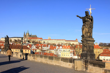 Fototapeta premium Baroque Statues on the Prague Charles Bridge with Castle