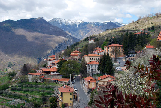 panorama del borgo di triora in provincia di imperia liguria italia
