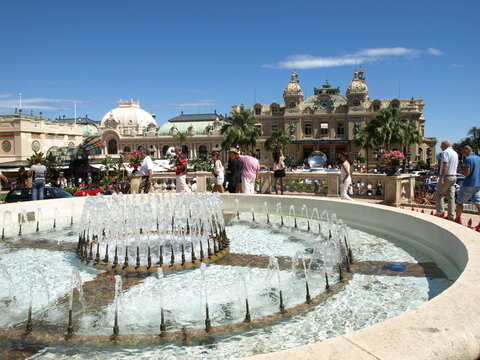 FUENTE EN MONTECARLO