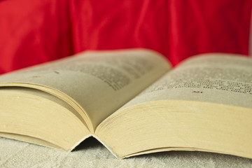 Obraz premium Old book opened