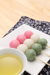 3色団子と緑茶