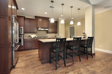 Kitchen with breakfast bar