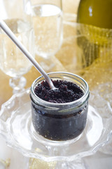 caviar and champagne-caviale e champagne