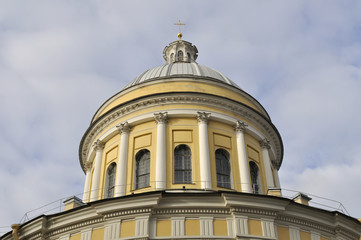 Fototapeta na wymiar Dome of a cathedral of Troitsy Zhivonachalnoj