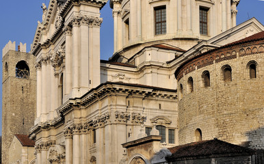 Fototapeta na wymiar dwa foresight katedry, Brescia