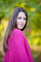 Naklejka premium Portrait of beautiful girl in a park