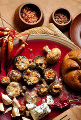 Baked mushrooms with blue cheese
