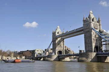 Fototapeta na wymiar Tower Bridge and the City of London