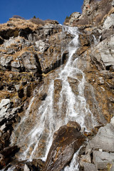 Fototapeta na wymiar Wodospad w górach