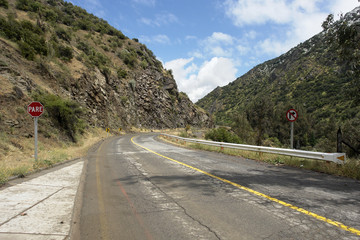 Camino de montaña ,cordillera de los Andes, Chile