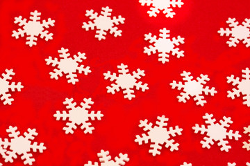 Obraz na płótnie Canvas white snowflakes on a red background