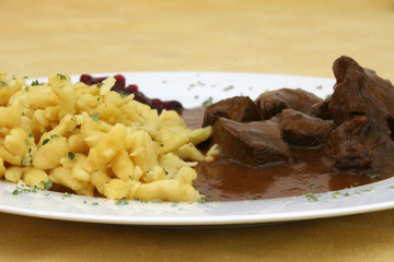 Hirschragout mit Spätzle