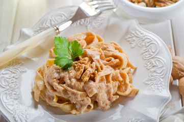 nuts pasta-pasta alle noci