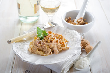 nuts pasta-pasta alle noci