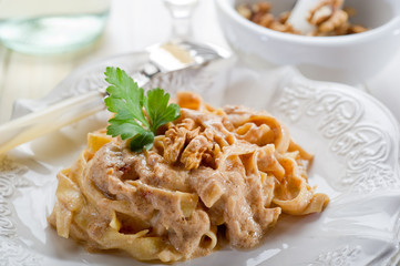 nuts pasta-pasta alle noci