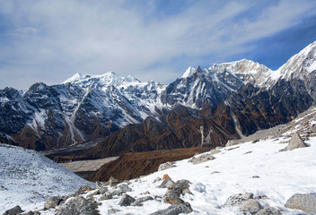 Panorama van de bergen in het Manaslu-gebied