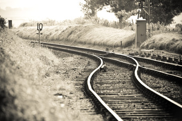 Obraz premium train tracks merging on a vintage railroad line