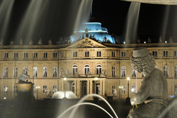 Brunnen Schlossplatz Stuttgart bei Nacht