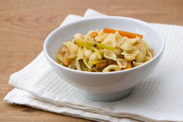 Nudelsuppe mit Gemüse
