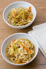 Nudelsuppe mit Gemüse