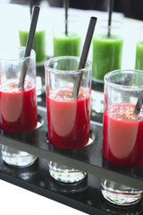 Verrines rouges et vertes