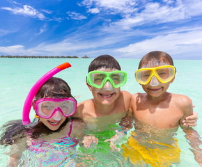 Naklejka premium Kids in the ocean