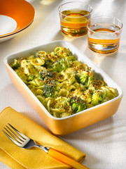 pâtes (orecchiette) gratinées avec des brocolis
