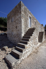 Fototapeta premium casa antica con scalini esterni