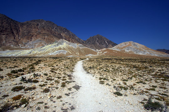 strada verso i vulcani di Nissyros, Grecia