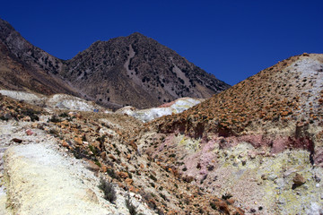 montagne e rocce vulcaniche a Nissyros, Grecia